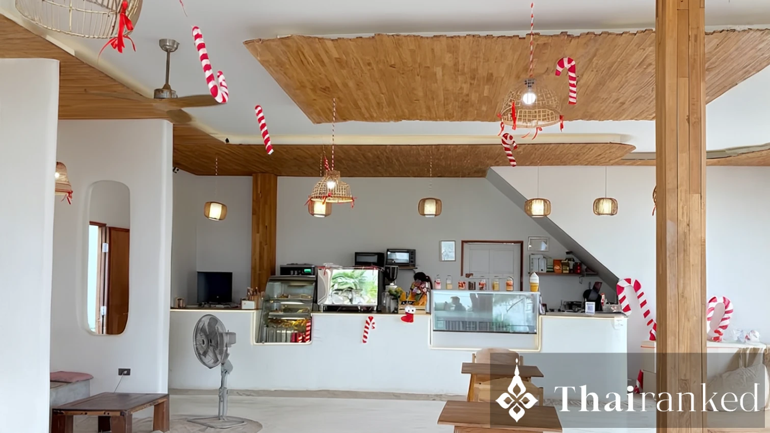 Kamari Cafe & Resort