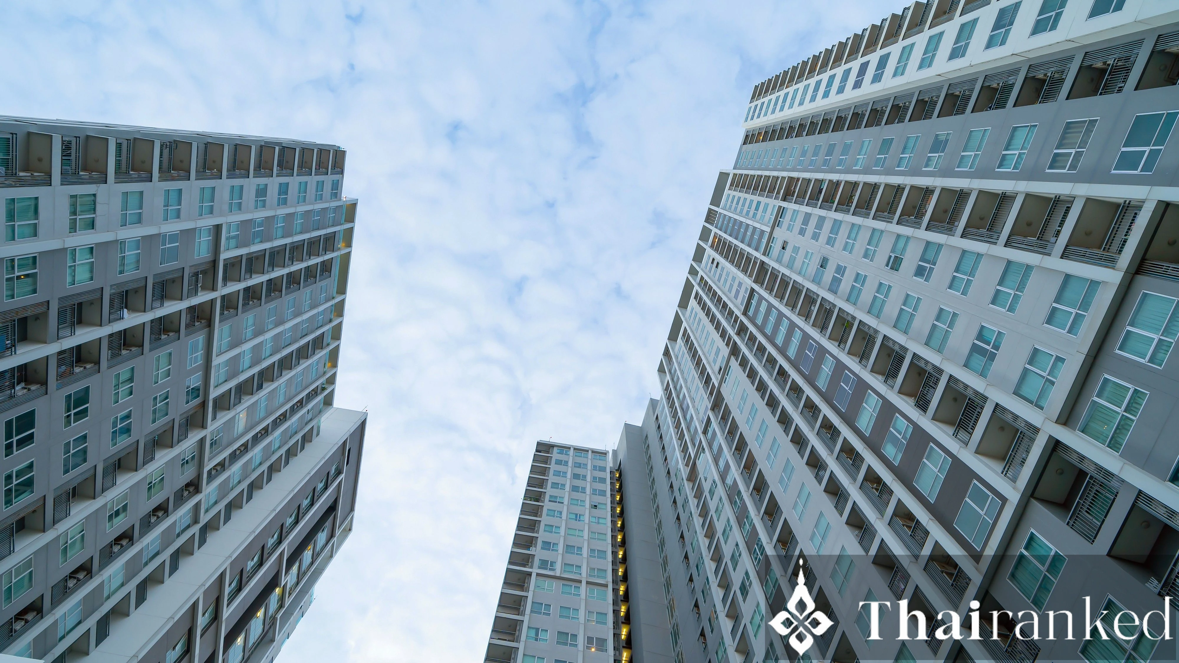 Condo Hunting Thailand: 1-Year Lease vs. Monthly Rentals