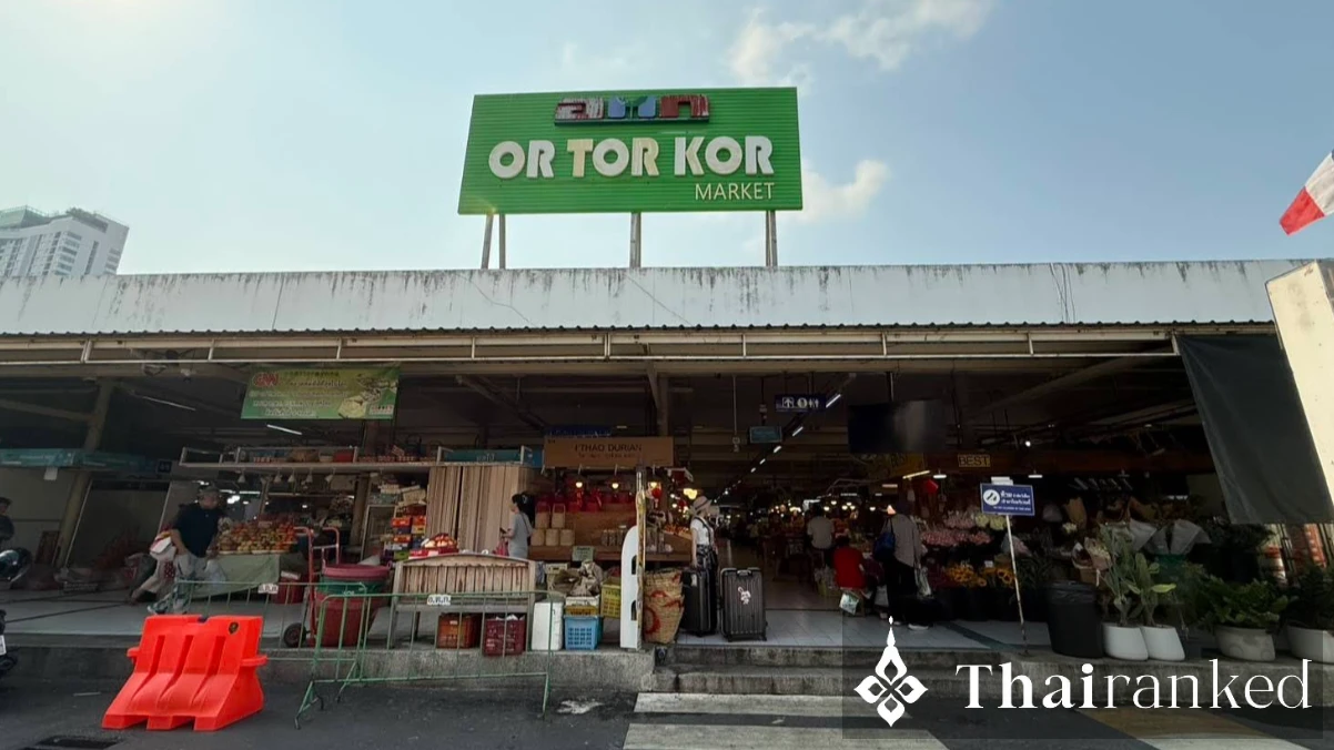 Or Tor Kor Market (Marketing Organization for Farmers)