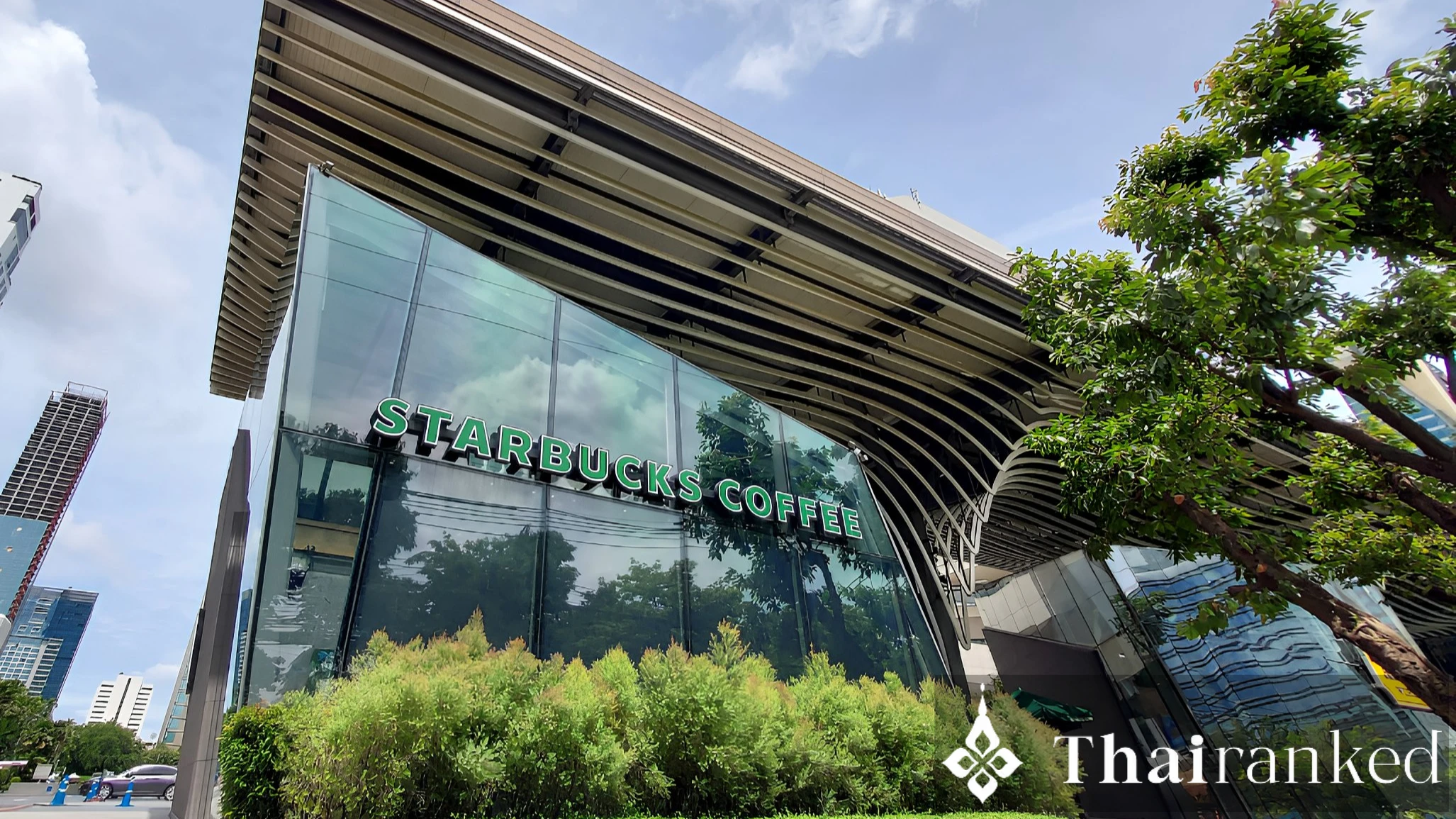 Starbucks Velaa Sindhorn Village