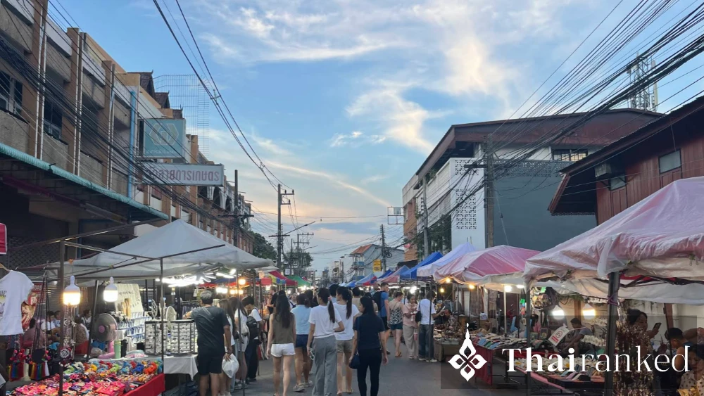 Saturday Night Market, Wua Lai