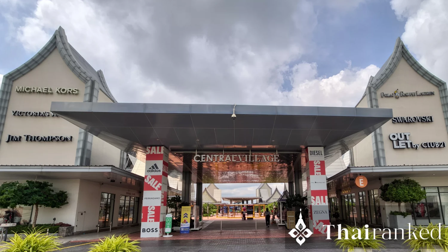 Central Village, Luxury Outlet Plaza