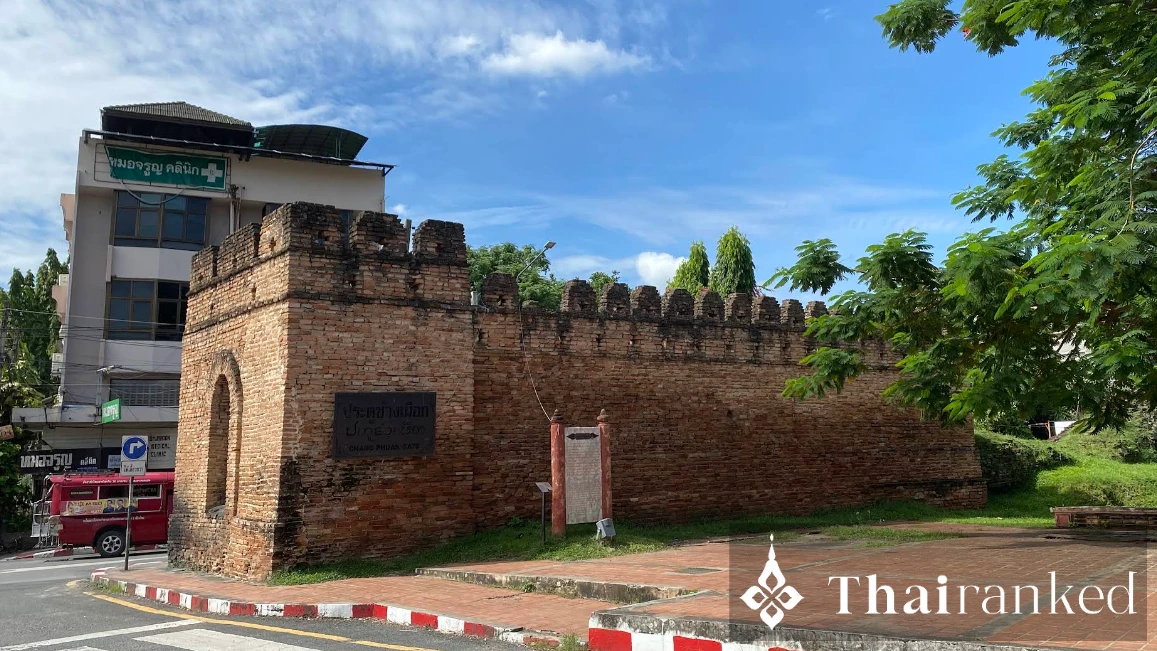 Chang Phuak Corner, Huay Kaew Side