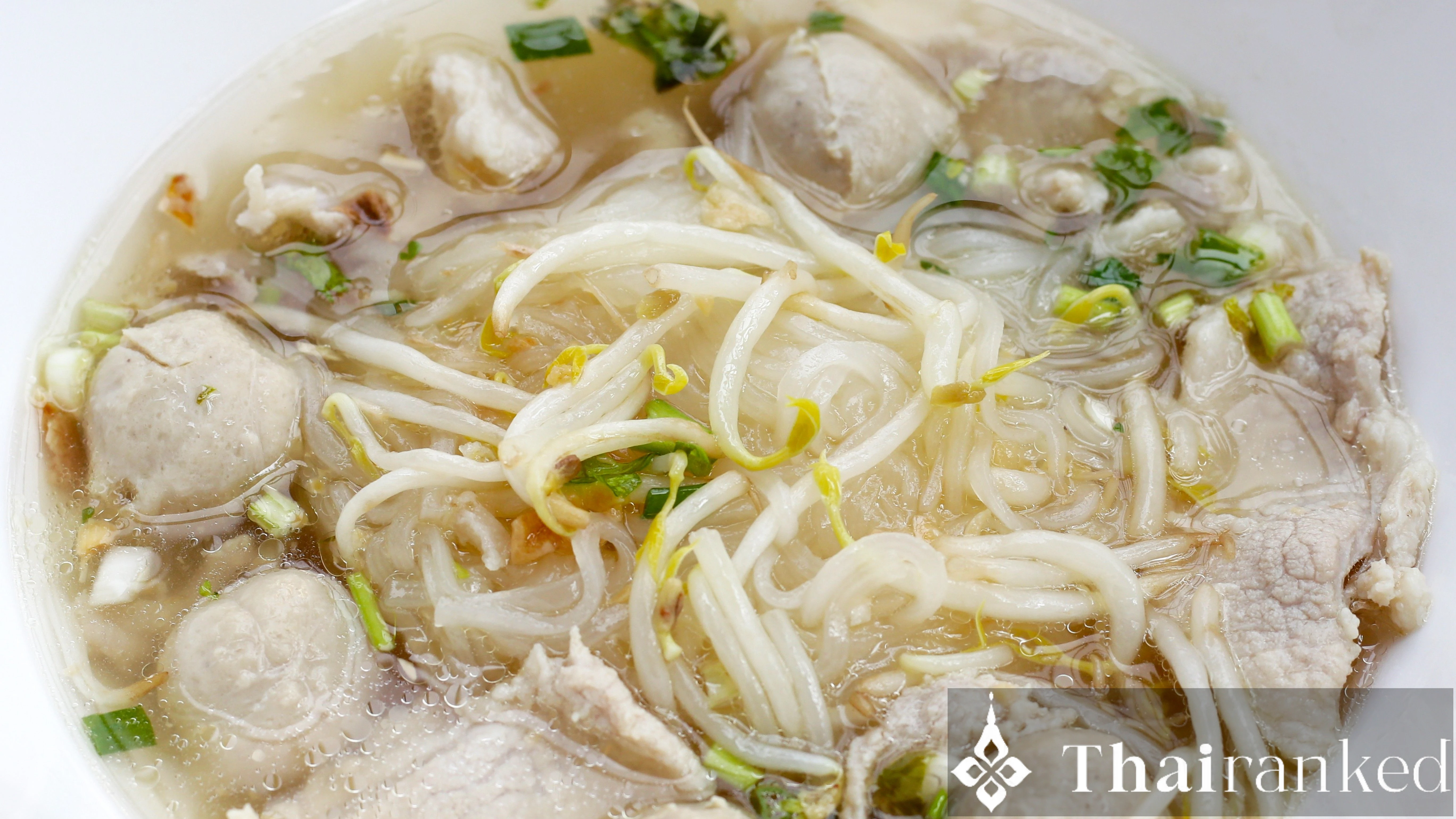 Guay Tiew Nam Sai (clear broth noodle soup)