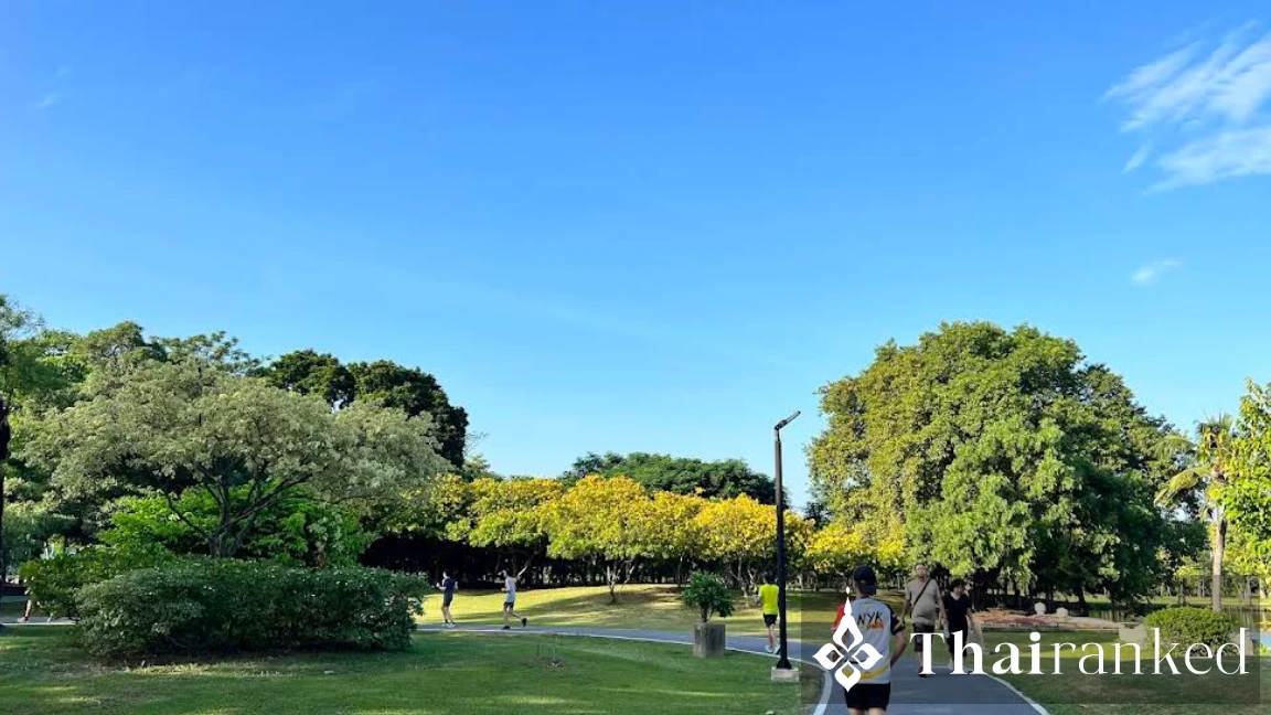 Wachirabenchathat Park (Rot Fai Park)