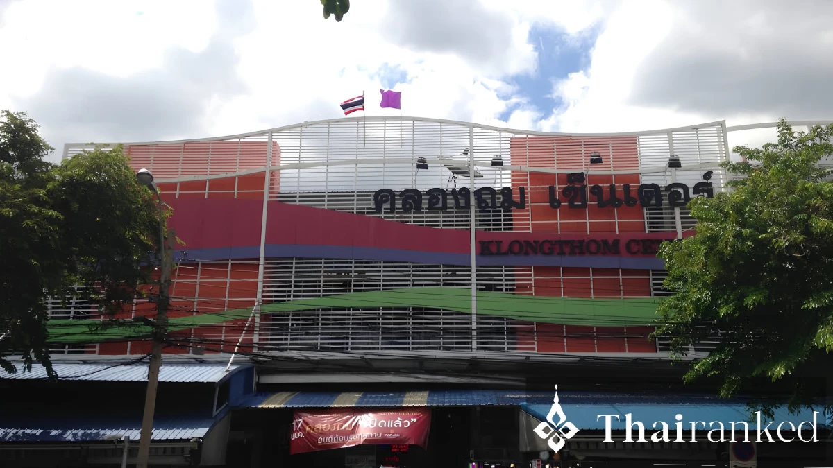 Khlong Thom Sunday Flea (Worachak)