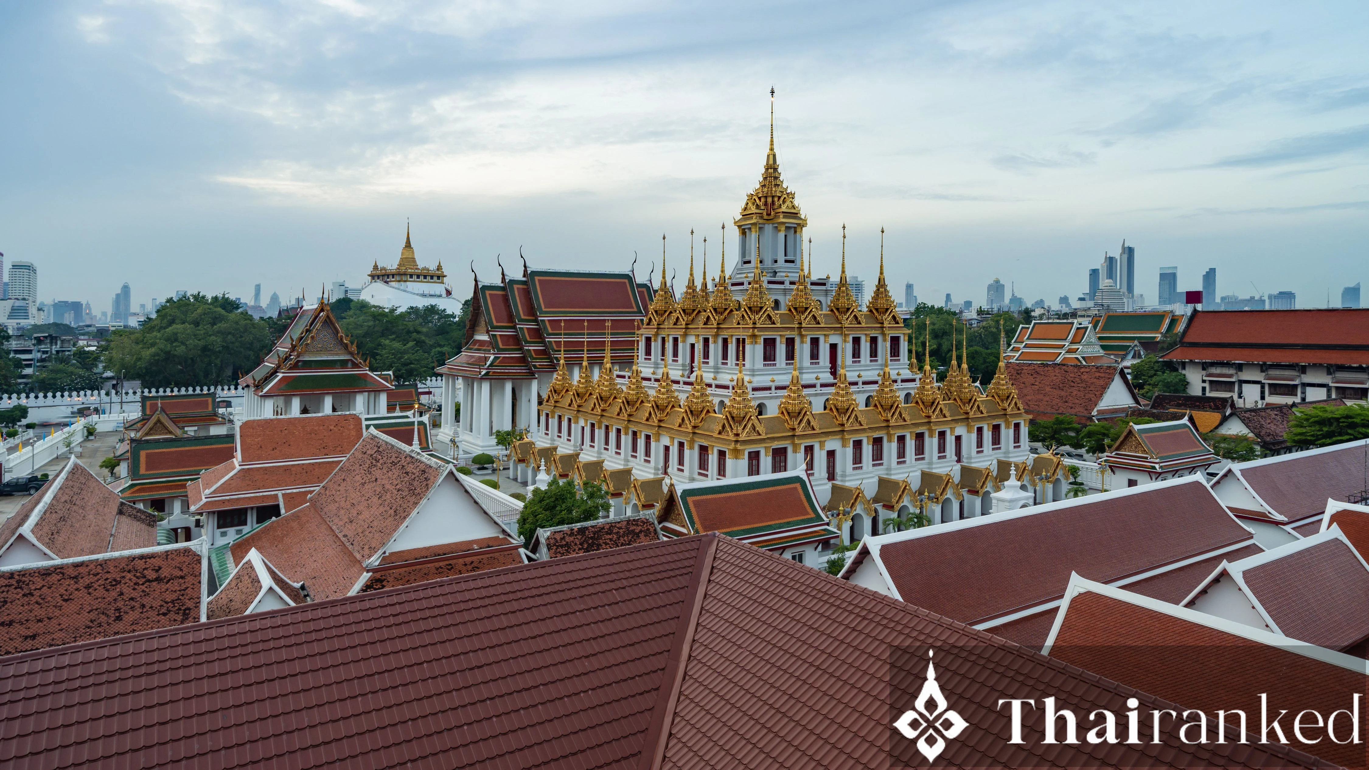 Wat Ratchanatdaram Worawihan (Loha Prasat)