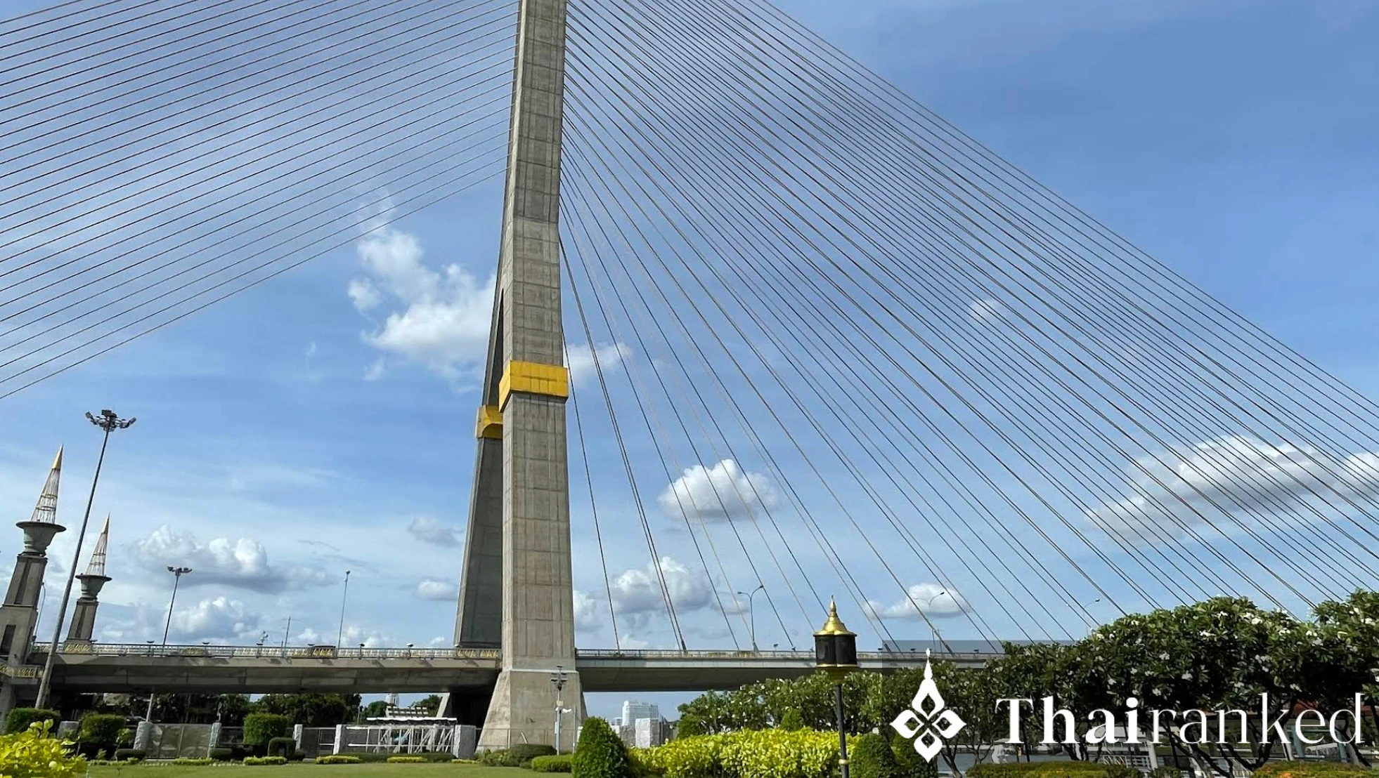 Rama VIII Brücke Riverwalk
