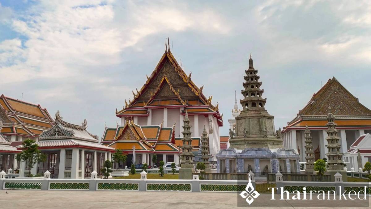 Wat Kalayanamit, Thonburi old quarter