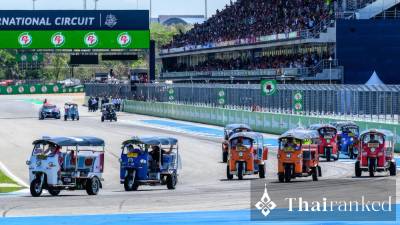 Тук-Тук Гран-при: гонщики MotoGP соревнуются на трехколесных такси в Бурираме