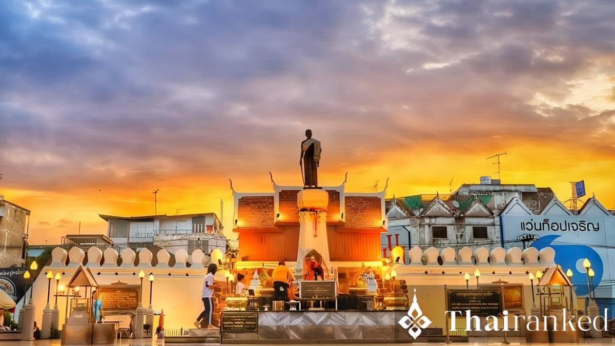 Why Everyone Prays at the Statue of Thao Suranari (Ya Mo)? - thumbnail
