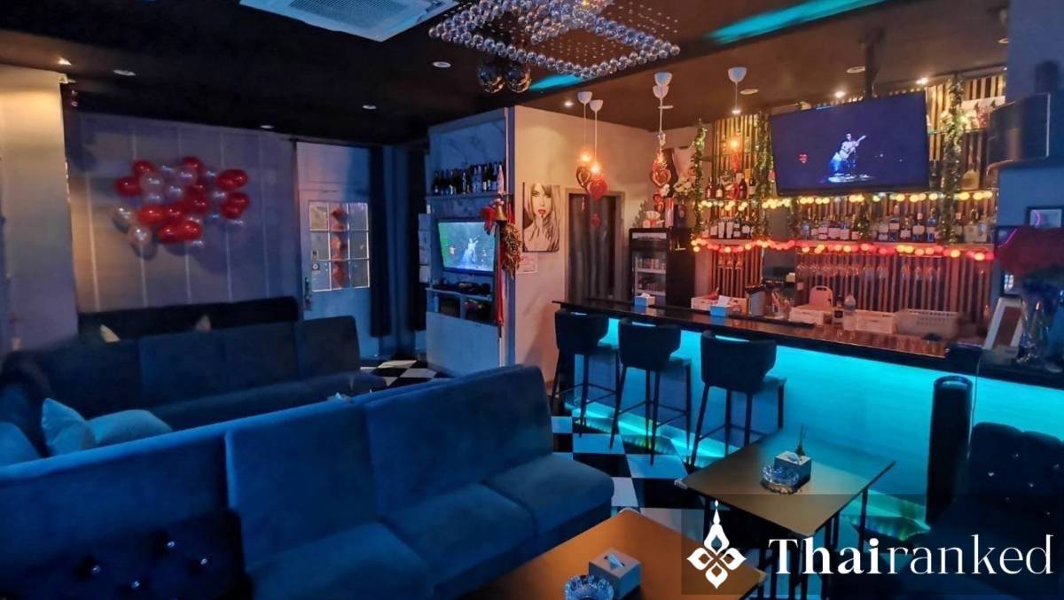 Kiraku Snack Bar 1 Fl. & Club Gems Karaoke 2 Fl.