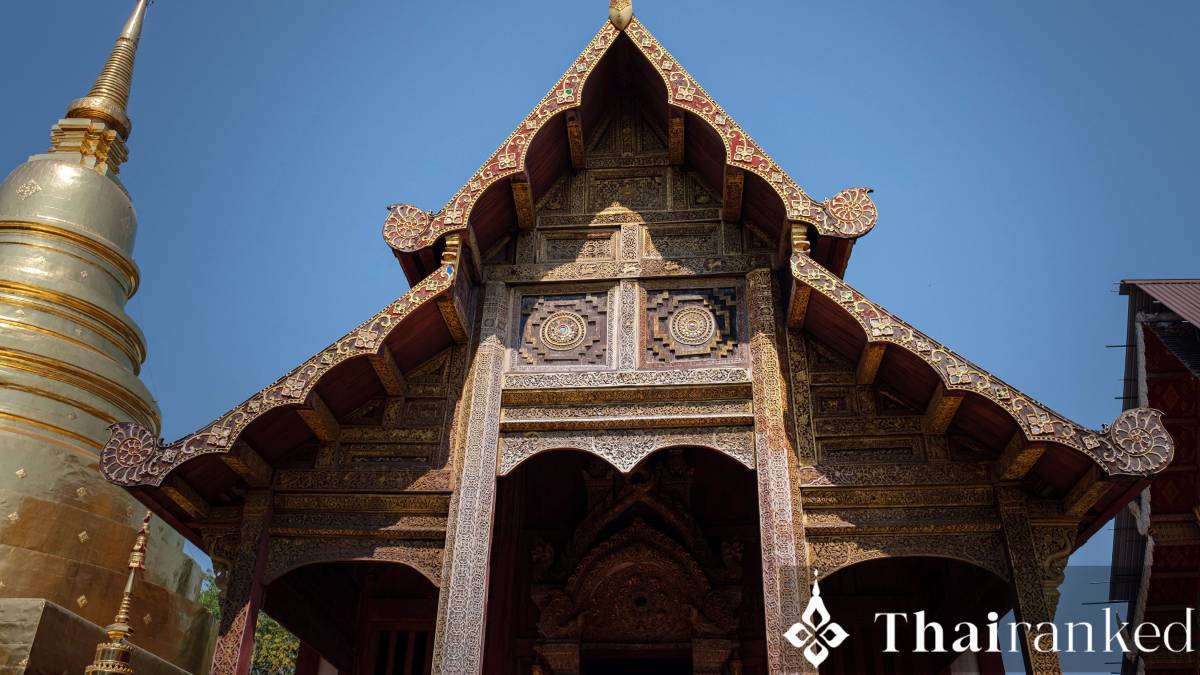 Suan Dok Gate & Wat Phra Singh Quiet Belt