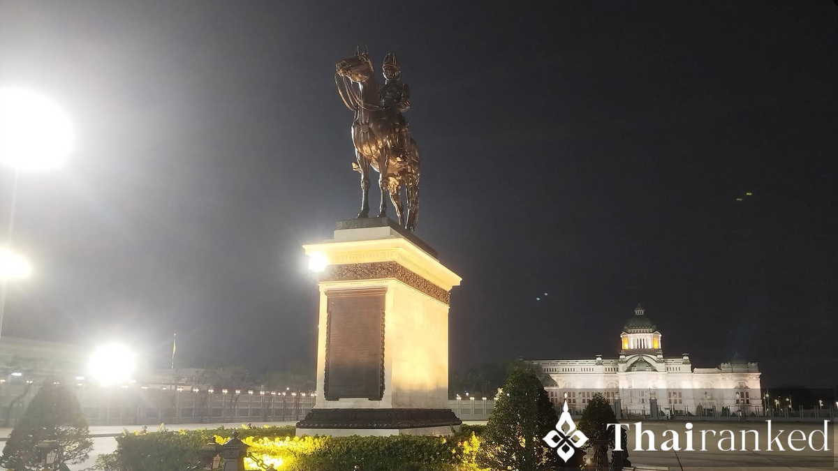 Reiterstandbild von König Chulalongkorn, Royal Plaza