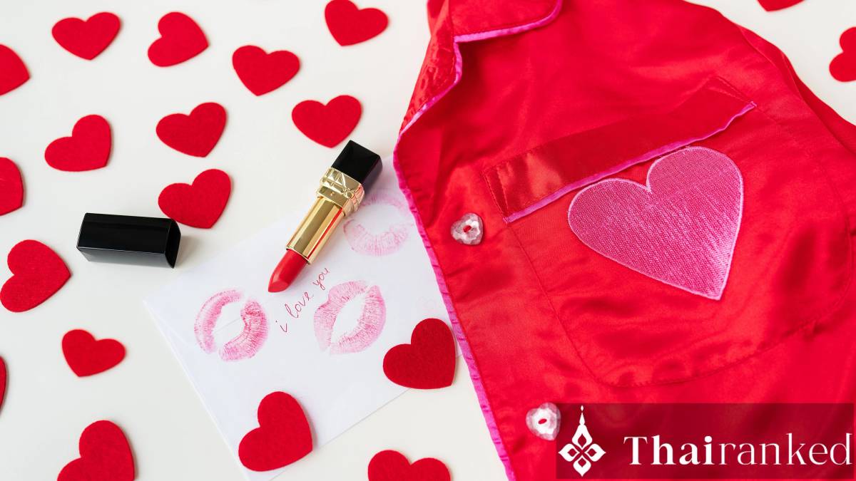 Warum tragen Thailänder Herzaufkleber auf ihren Hemden? (Valentinstagskultur erklärt) - thumbnail