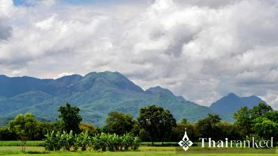 Why does the mountain at Thamluang Khunnam Nangnon look like a Sleeping Lady?